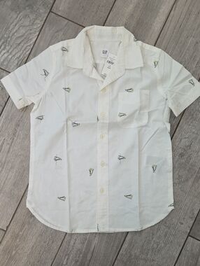 GAP White Short-Sleeve Button-Down Shirt with Small Print